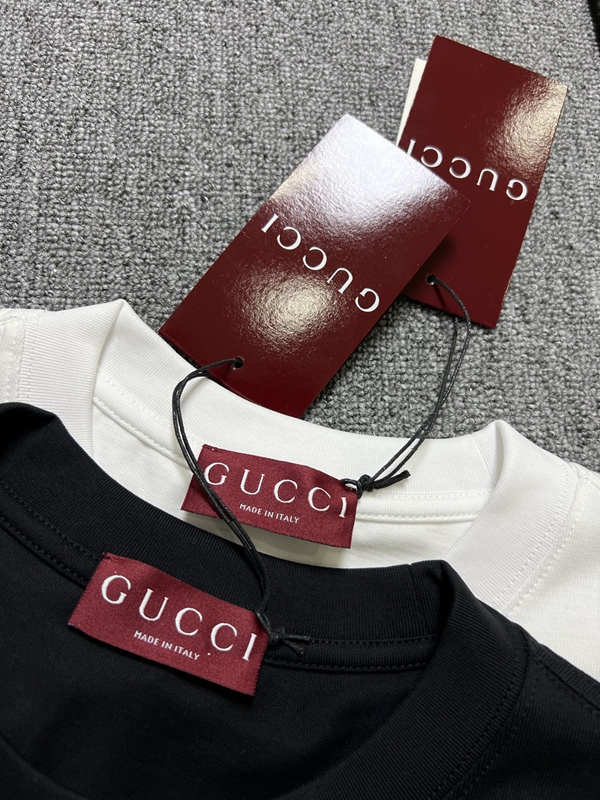 ブランドTシャツ着用イメージ